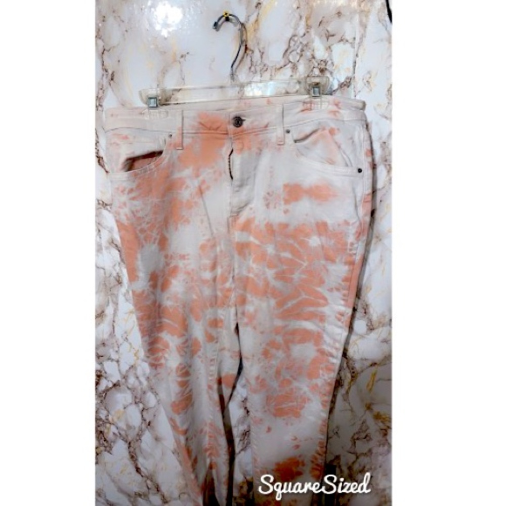 Levi’s Pink & White Jeans
